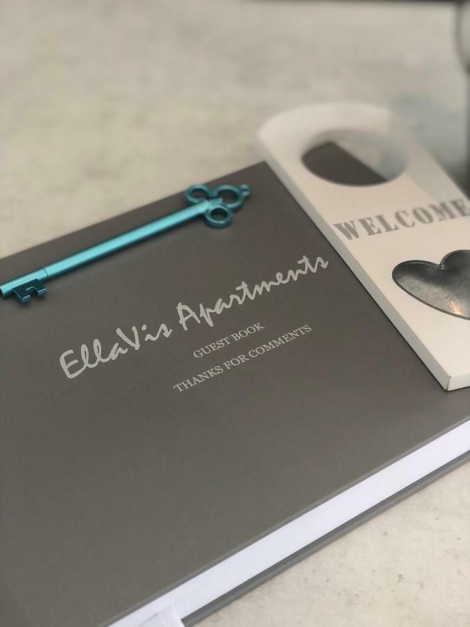 Ellavis *