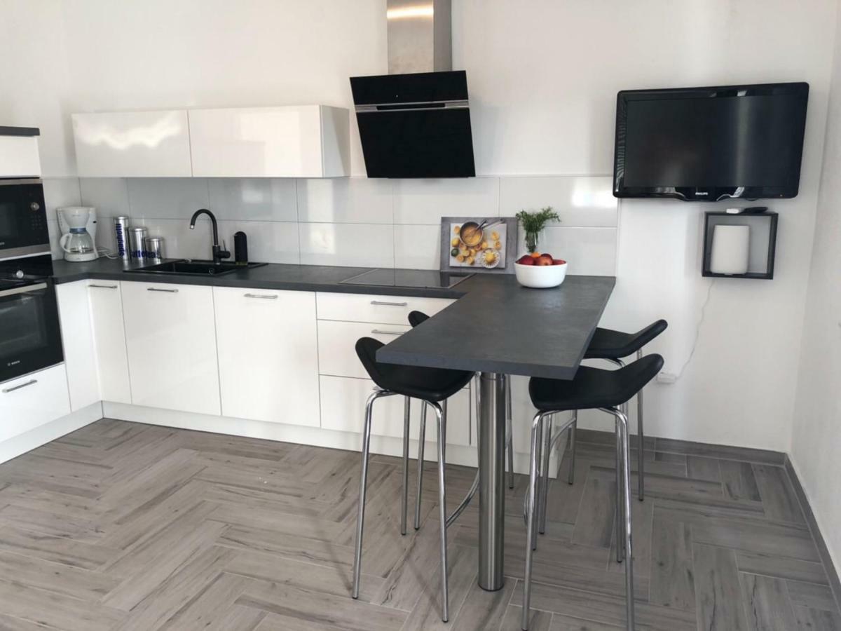 Ellavis Apartment Vis